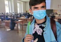 Забайкальских школьников, а также студентов вузов и сузов края с 8 по 14 ноября переведут на дистанционное обучение из-за повышенной заболеваемости коронавирусом в регионе. 