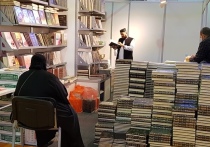 В столице эмирата Шаржа в сороковой раз проходит Международная книжная ярмарка, где представлена в основном литература на арабском языке