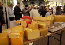 Диетолог Татьяна Иванникова рассказала, в каких случая сыр может быть полезен, а в каких — вредным для здоровья