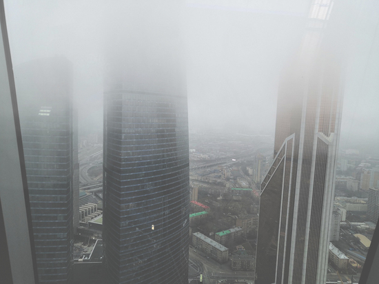На Москву снова идет ночной туман