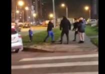 В Новой Москве в поселении Новые Ватутинки, недалеко от Троицка, несколько мужчин, которые по данным очевидцев были похожи на жителей Каказа, напали на мужчину с ребенком