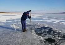 Спасатели извлекли тело рыбака, который провалился под лед озера Ивана в Читинском районе и утонул