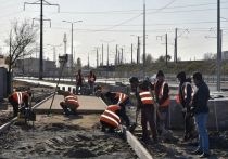 В Астрахани ремонт дорог не останавливается даже в нерабочие дни