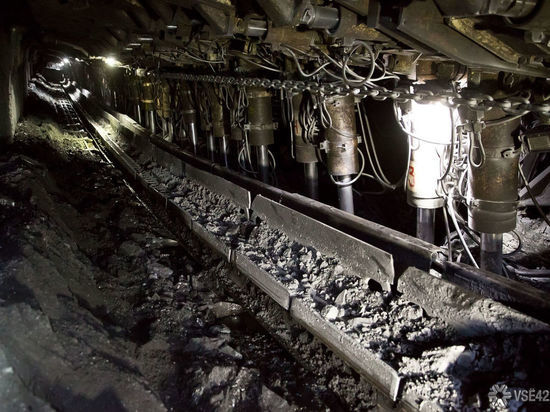 Рабочие эвакуировались из загоревшейся шахты в Таштагольском районе