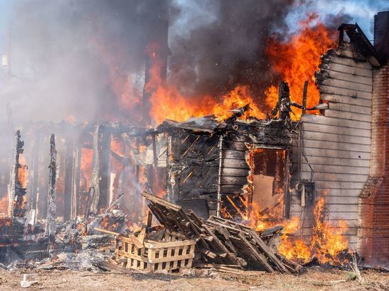 Частный дом с пристройкой сгорел в Гатчинском районе