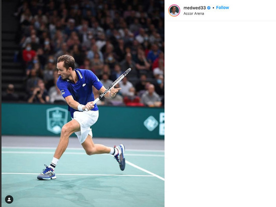 Медведев вышел в полуфинал теннисного турнира в Париже