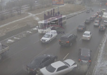 На правом берегу Красноярска 6 ноября произошло ДТП с участием трех автомобилей. Водитель белого Mark II врезался на скорости в два автомобиля и скрылся с места аварии.