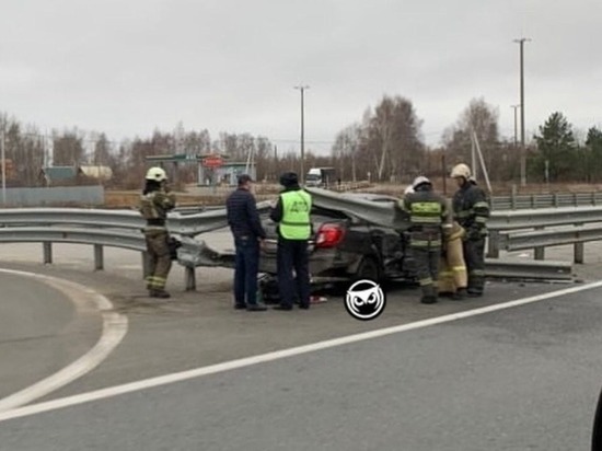 В Пензенском районе иномарка влетела в отбойник