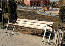 В Астрахани вандалы изуродовали недавно отремонтированный парк в поселке Казачий