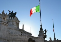 В Триесте, Милане и Турине на севере Италии протестующие против электронных сертификатов о вакцинации вступили в столкновения с полицией