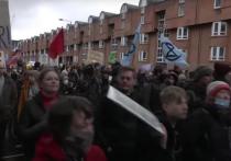 В Глазго полиция задержала более 20 экоактивистов, участвовавших в акции протеста по случаю проходящей в Шотландии Конференции сторон Рамочной конвенции ООН об изменении климата (COP26)