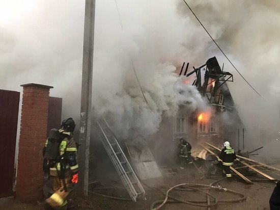 В Воткинске 6 ноября загорелся частный дом