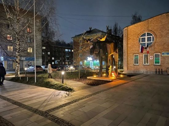 В Глазове подстветили скульптуры на улице Кирова