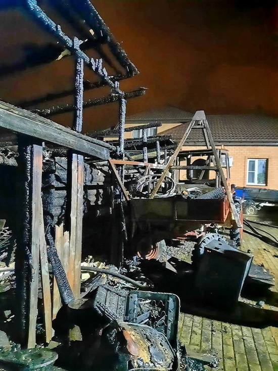 В Рославле пожарные отстояли жилой дом и гараж