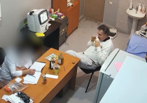 Экс-президент Грузии Михаил Саакашвили назвал фейком распространенное пенитенциарной службой видео, на котором показано, как в медицинском кабинете тюрьмы он что-то ест и пьет