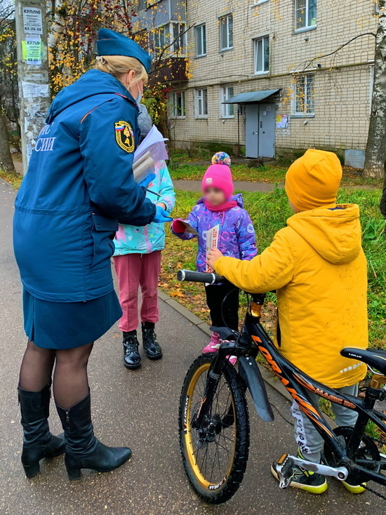 Юным жителям Смоленска напомнили о пожарной безопасности