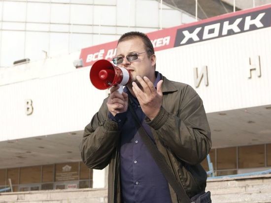 В праздник революции в Омске полиция задержала «граждан СССР» и экс-депутата Горсовета