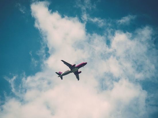 Сильный ветер вынудил пилотов посадить летевший из Петербурга в Красноярск самолет