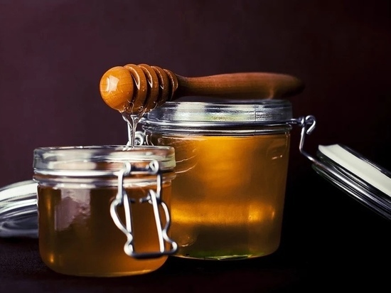 В Краснодарский край пытались ввезти 50 бутылок контрабандного мёда