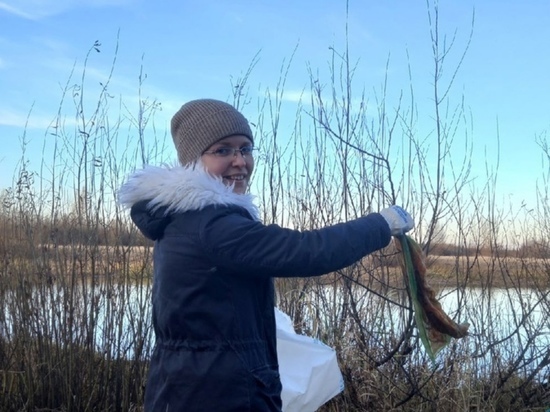 Новгородцы собрали мусор на берегу реки Глушицы