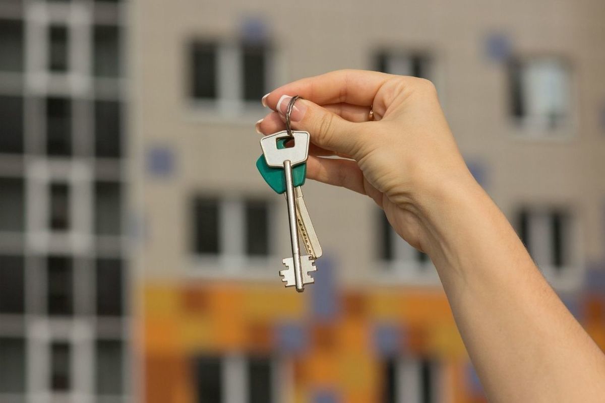 Доступность жилых помещений. Ключи от новой квартиры. Ключи от новой квартиры фото. Плановые ключи. Получают ключи от нового дома.