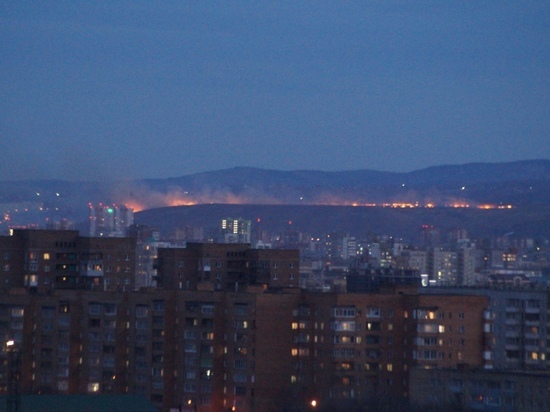 Крупный пожар произошел на Лысой горе в Красноярске