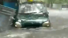 На юге Индии проливные дожди вызвали наводнение: видео