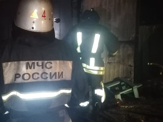 В Хакасии пожарные нашли труп мужчины в сгоревшем гараже