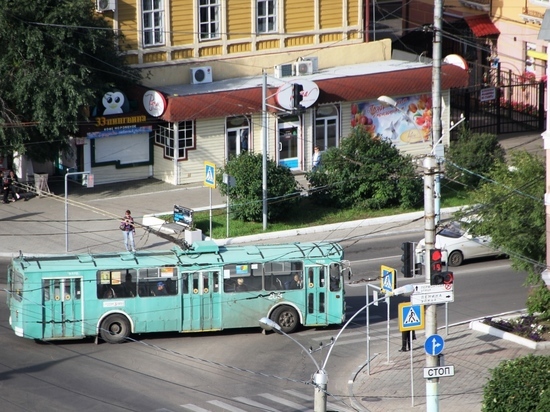 Троллейбусы на полчаса встали в центре Читы из-за аварии на линии