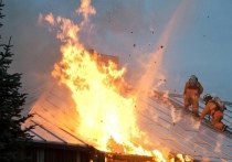 Утром 9 ноября было зафиксировано сильное возгорание кровли дома в жилмассиве Сабовка