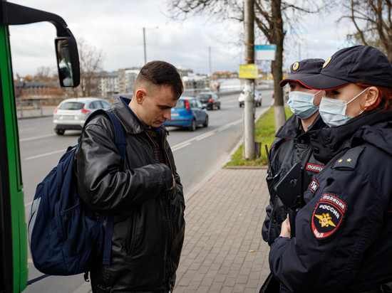 Около 130 псковичей получили штраф за нарушение масочного режима с начала месяца