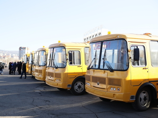 Более 40 школьных автобусов распределили по школам Забайкалья