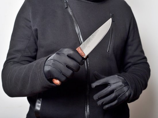 Мужчина с ножом ворвался в дом и напал на пенсионерку в Забайкалье