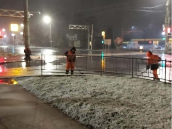 Смоленские коммунальщики встретили первый снег в полной готовности