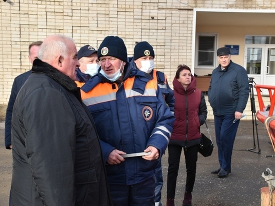 Костромская служба спасения получила два новых УАЗа и моторную лодку
