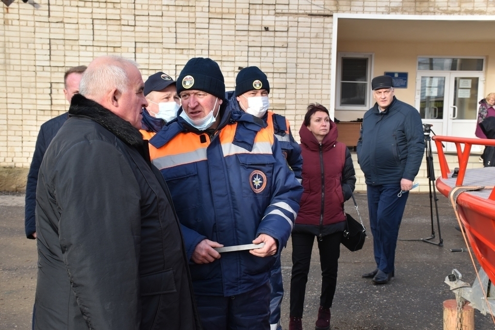 Костромская служба спасения получила два новых УАЗа и моторную лодку