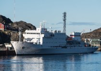 Научно-исследовательское судно «Академик Иоффе» вместе с экипажем по-прежнему находится под арестом в датском порту Скаген, и информация оттуда поступает крайне скудная