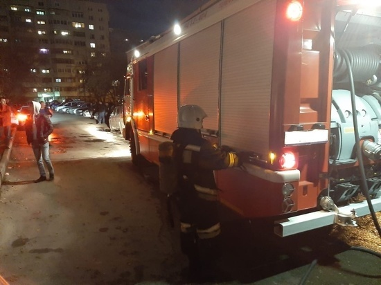 Два похожих пожара в пятиэтажках произошли ночью в Екатеринбурге