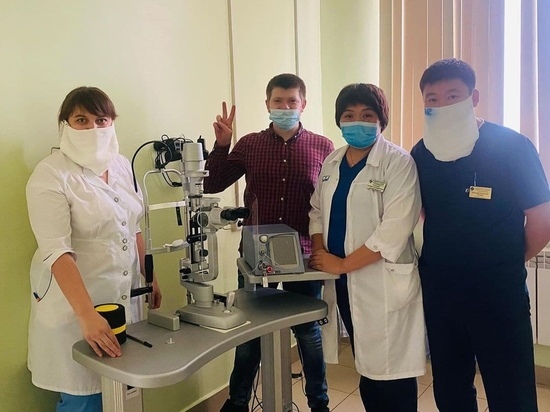 В Улан-Удэ офтальмологи провели первую операцию на новом лазером оборудовании