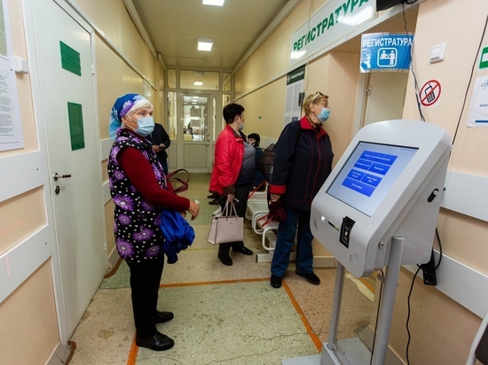 В Новосибирске пациенты без записи устраивают очередь в поликлинике