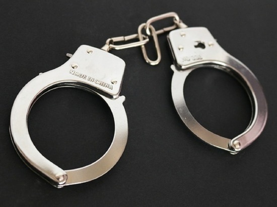 Вахтовик украл мобильник у спящего рабочего и изнасиловал женщину в Новом Уренгое