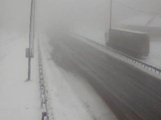 В Челябинской области трассу М-5 засыпало снегом