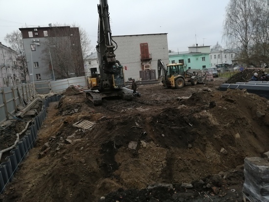 Строительство гостиницы на месте магазина "Лакомка" проверит Госкомитет