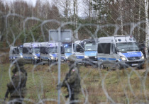 Варшава и Минск продолжили обвинять друг друга в жестоком отношении к мигрантам, которые скопились на белорусско-польской границе в надежде попасть в Европу