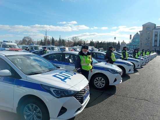 Губернатор Курской области Роман Старовойт вручил сотрудникам УМВД 85 новых автомобилей