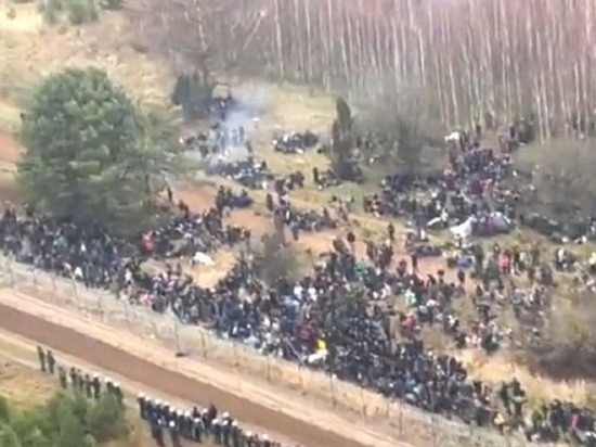 К границе Польши и Белоруссии прибыли еще около 400 беженцев