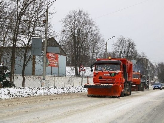 Убирать снег с брянских улиц вручную будут почти 200 рабочих