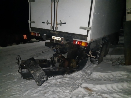 Снегоход врезался в грузовик в селе ЯНАО