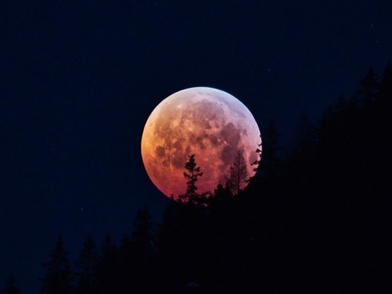 Лунное затмение 19 ноября 2021: почему его называют самым мощным в году и что нельзя делать в этот день