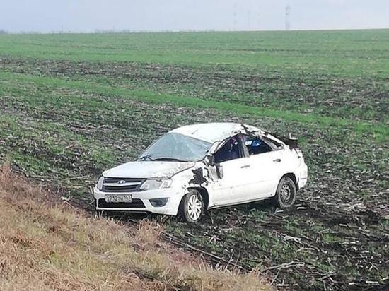 Женщина с двумя детьми попала в ДТП на трассе в Ростовской области